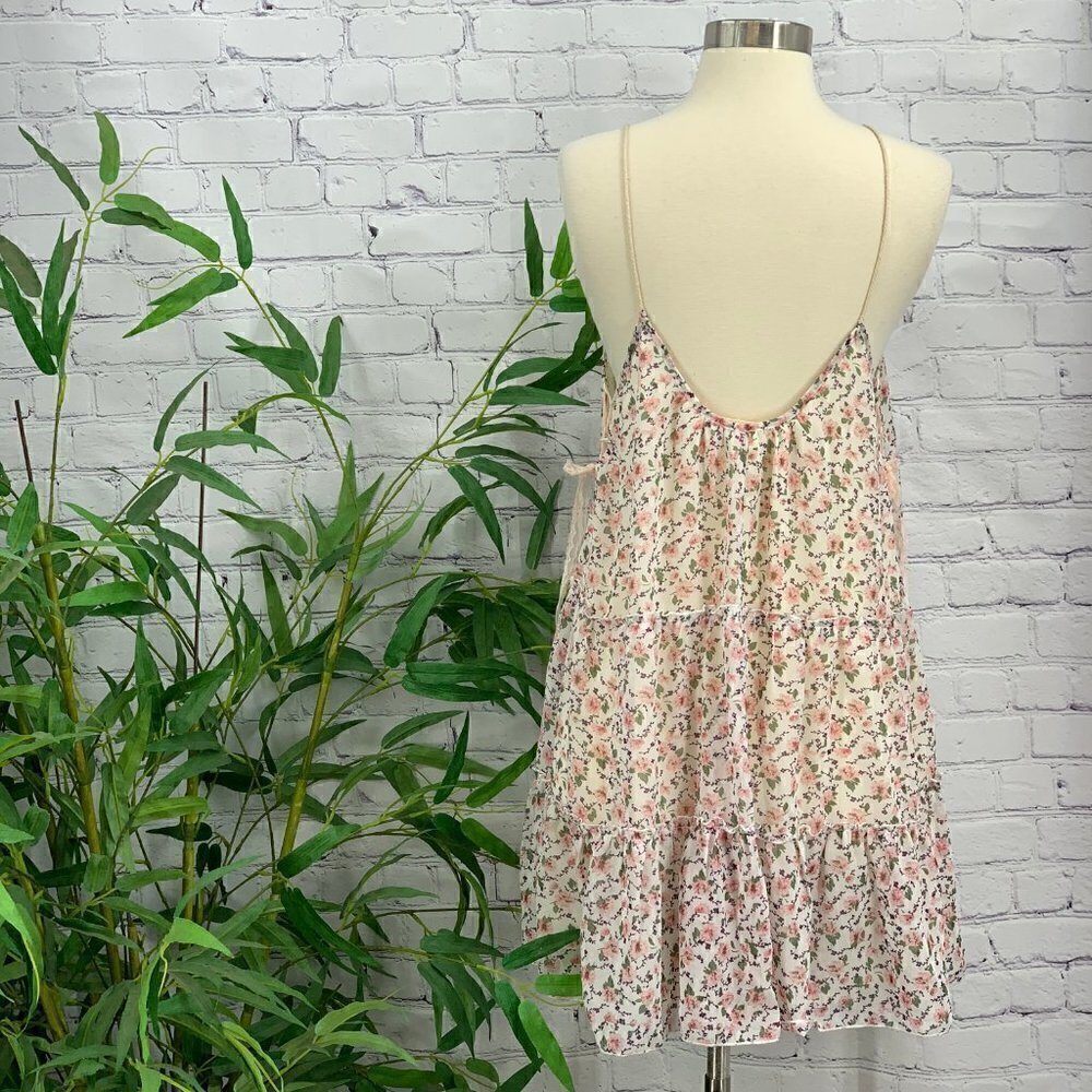 🎉Illa Illa White w/ Pink Floral Dress - Picture 3 of 7